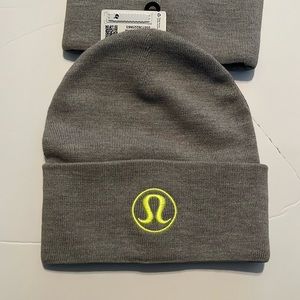 NWT LULULEMON WARM REVELATION BEANIE CAP/hat Gray Yellow emblem